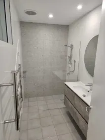 Collingwood with 2BR & 2 Parking Near Smith St - Image 2