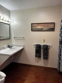 Suite 33 - Queen Suite W/ Walk-In Shower - Image 2