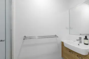 Holmly 2 - Premium Position, Walk to Everything! - Image 3