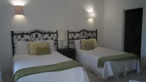 Ocean front house in traditional Acapulco, amazing view in a quiet place. - Image 3