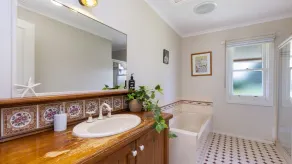 Centrally located & lovingly maintained family home - Image 2
