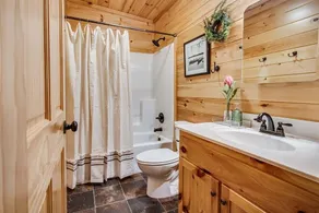 Chalet: 3 bedroom cabin on Seneca lake wine trail - Image 4