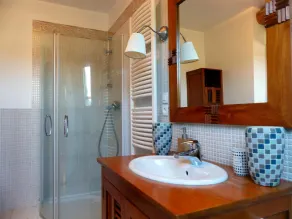 Spacious restored cottage with air conditioning, perfect for families - Image 5