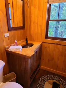 Rustikale Hütte wenige Schritte vom Wasser am Star Lake - Image 2