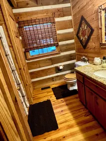 Beautiful Real Log Cabin.... Not your average cabin! Hot Tub. Wifi. Fire Pit - Image 2