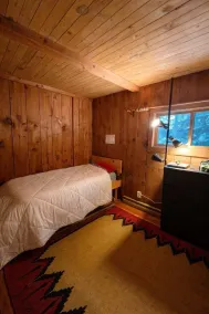 The Hidey-ho 2 Bedroom Cabin - Image 4
