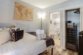 Modern 1BR, 4k Smart TV (55in) walk to LW beach - Image 4