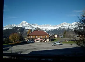 Appartement cosy 5 pers., centre Cernix, proche pistes, commerces, navette, parking, balcon & terrasse - Image 1