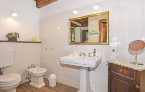 3 bedroom beautiful home in Pistoia (PT) - Image 2
