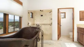 Elegant 3 bedroom home with stunning views and 5 star reviews! - Image 3
