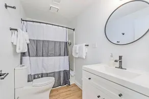 Ocean Shores cozy chalet located within steps from the beach - Image 2