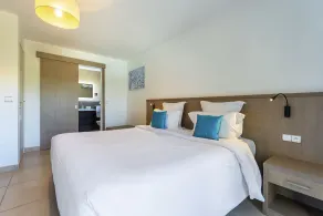 Charmosa moradia com serviços de hotel, piscina privada - domínio seguro - Image 5