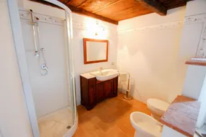 Manor with private pool and fenced garden 8 kms from Castelnuovo di Garfagnana - Image 2