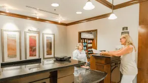 2 Bedroom | Pool. Free Breakfast. Gym. - Image 4
