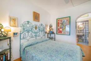 Elegant apartment with swimming pool and beautiful view of the harbor. - Image 5