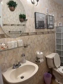 Cozy Home w/ private parking- 10 min to beach - Image 4
