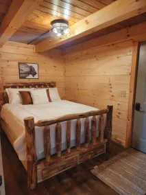 Yellowstone/Hot Tub-Pet friendly-Lakeview -8 Person Lodge - Image 5