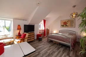 Studio Apartment 'Dans Maison Proche Gare' with Shared Terrace, Shared Garden and Wi-Fi - Image 5