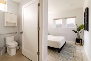 Stay Portland - Comfy SE Portland Apartment - Great Eats & Bars - Image 5