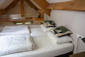 A luxury studio for 2 people which feels like a loft / hotel suite. With a private kitchen, an infrared sauna, and a lovely terrace. Directly located by the moors of Ermelo, and you can easily walk into the Speulder Forest through the gate. - Image 4