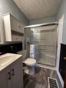 4-bedroom vacation home centrally located  - Image 5