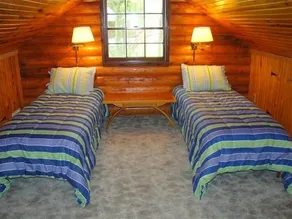 Lakefront Log Home auf 1. 5 Gated Acres W / 130 Sixty Foot Oaks! - Image 5