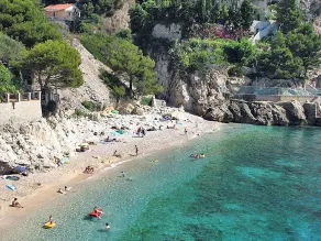 Vivenda privada à beira-mar, a 50 metros da praia, em um vale verdejante ao lado de Monte Carlo - Image 5
