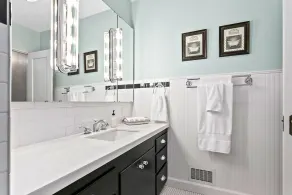 Stunning & Spacious | 938 Downtown Villa - Image 5