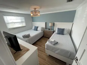 Angel Fish Cottage, Sweet 2 BR 1 B, Private Pool, Steps to Gulf and Bay - Image 5