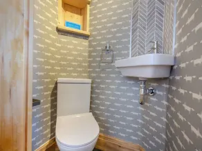 3 bedroom accommodation in Abergele - Image 5