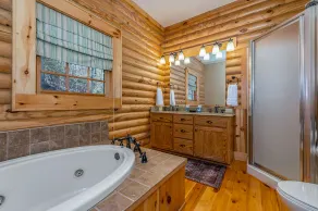 Nature's Den | Pet-Friendly, Mountaintop Cabin in Columbus - Image 2