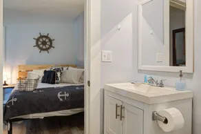 Modern 1BR, 4k Smart TV (55in) walk to LW beach - Image 3