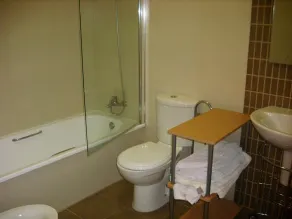 Apartamento con terraza y vistas al mar  a 300 metros de la playa - Image 2
