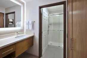 1 Bedroom | Fitness Center + Free Daily Breakfast - Image 5