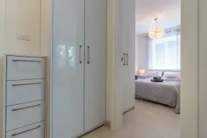 Holiday apartment with sea view and pool - Image 3