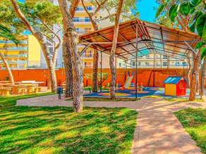 Apartment on the Paseo Marítimo 3 minutes from the beach, community pool, free Wi-Fi, excellent location, bars, restaurants and shops. Vivalidays Luis. - Image 3