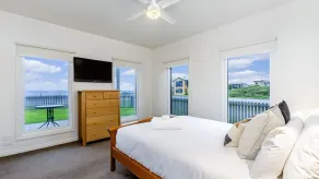 A fully self contained townhouse that offers sensational ocean views. - Image 4