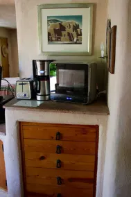 Vintage-themed Cowboy Cottage in Tesuque - Image 4