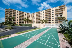 Direct oceanfront w/ putting green. - Image 2