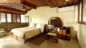 Gorgeous house in town, near the beach, restaurants & bars. - Image 2