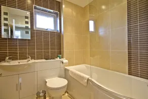 Marlow Apartments No 5- Two Bedroom Apartment - Image 2