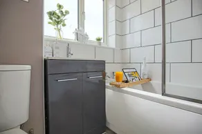⭐️Central MK House with Garden, Parking & Smart TV⭐️ - Image 2