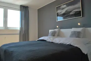 Skyline apartment with pool 2-6 guests with Netflix - Image 3