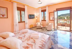 A captivating retreat with pool for an exceptional group holiday. Pet friendly. - Image 3