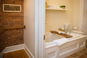 Garden Level Suite, Court Street - Image 3