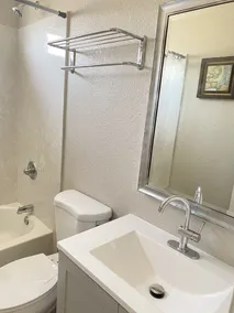 Comfy and freshly updated 2/1 duplex - Image 2