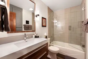 3 Bath Luxury Town-Home - Élégant - Central - Sur la navette gratuite Line-Top Classé! - Image 4