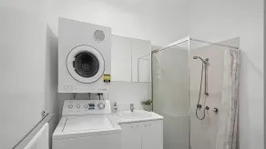 Coasters 9 is a self-contained apartment situated in the beach-side village of Sawtell. - Image 2