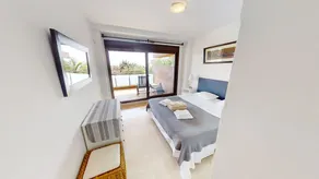Beachside Apartment With Sea View - Image 5