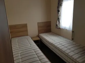 8 Berth Caravan with Spacious enclosed garden - Image 5